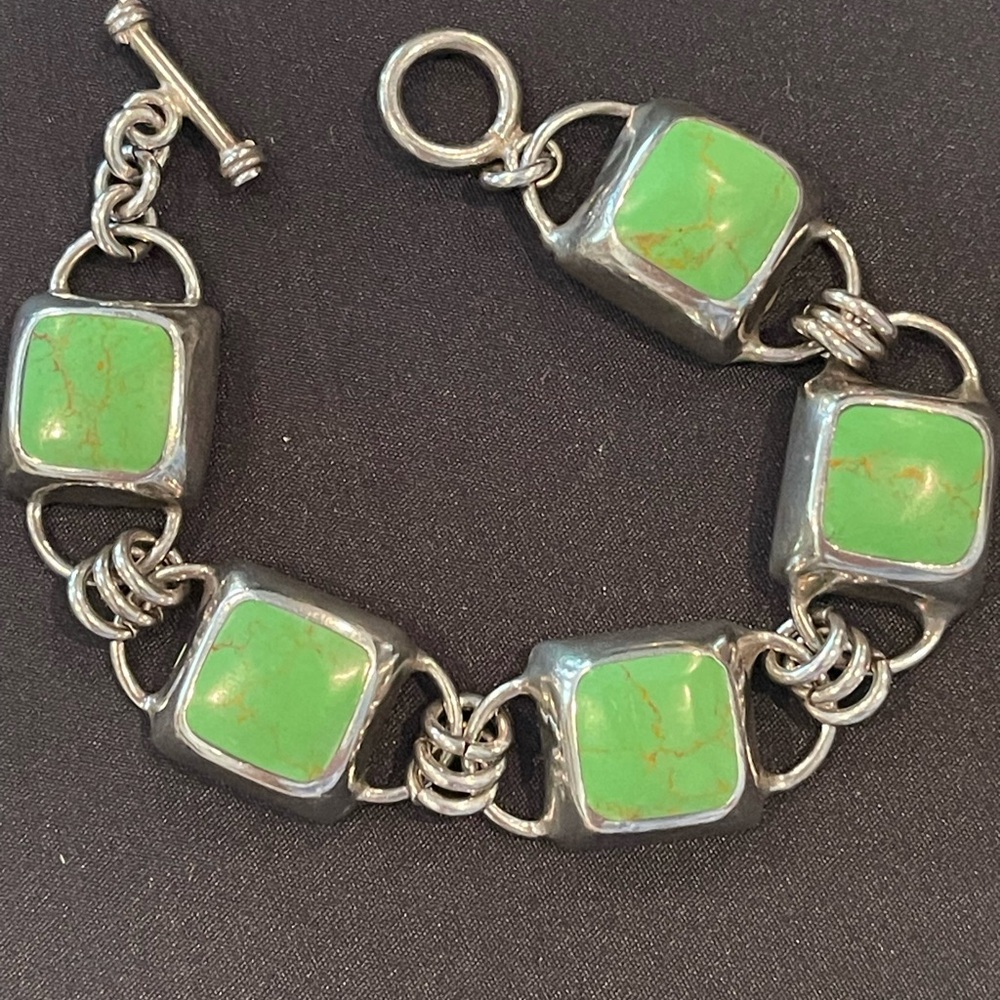 Vintage Mexico Gaspeite Toggle Bracelet set in 925 Silver